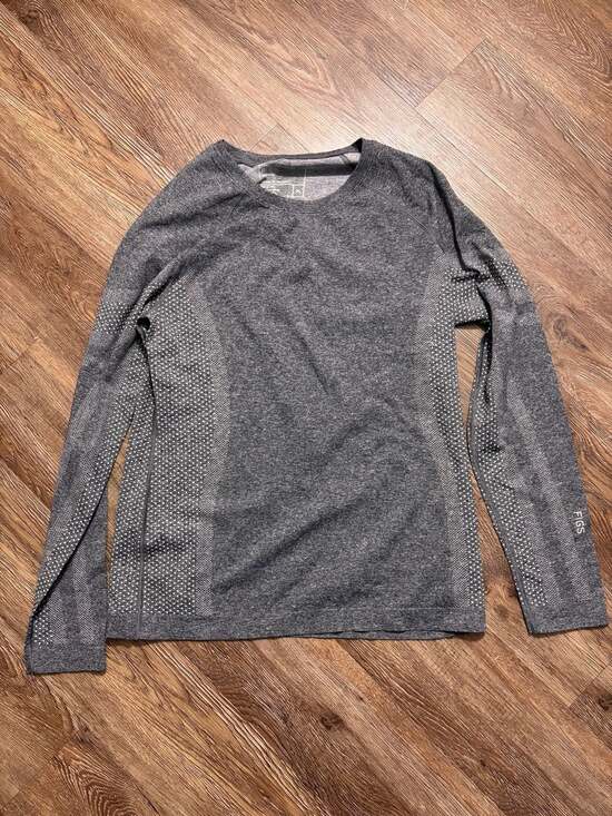 FIGS XL Salta Seamless Longsleeve Underscrub in Graphite - Picture 3 of 9